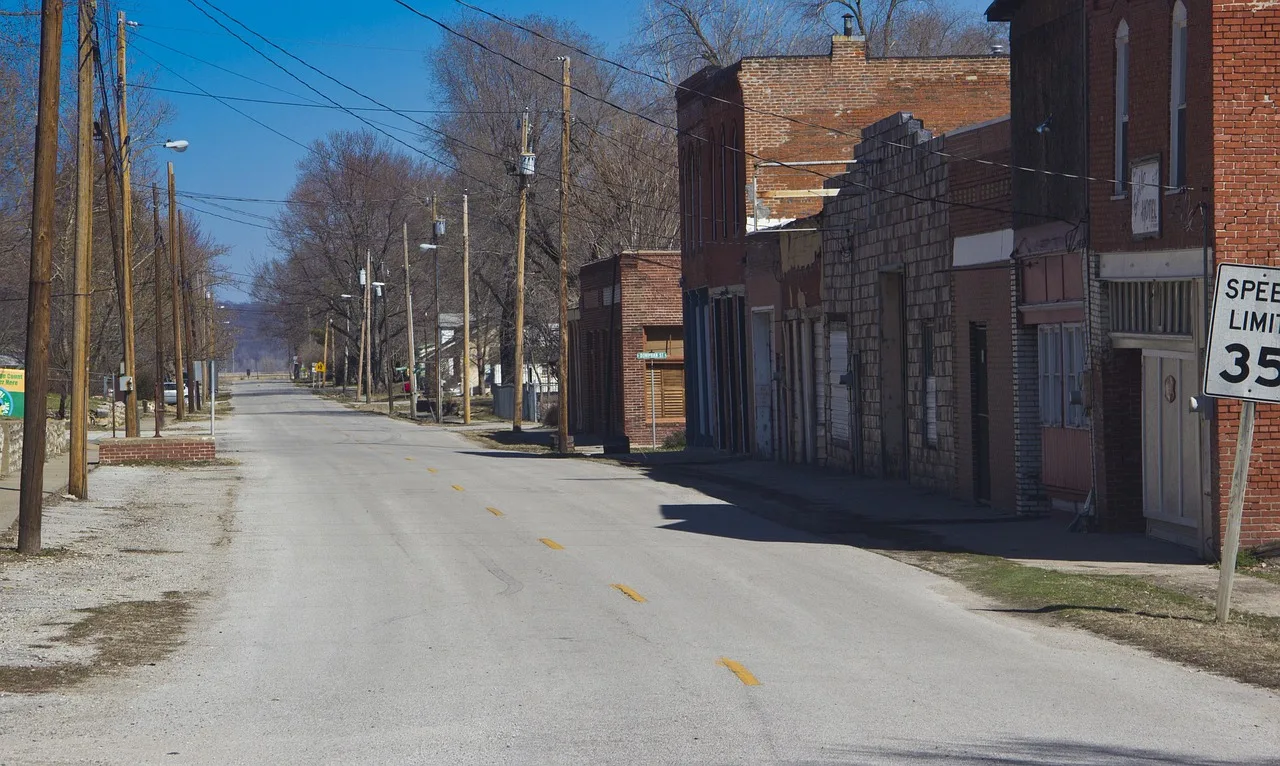 main street, street, small town, town, road, old, main street, main street, main street, main street, main street. How to shape a two-day walkable towns itinerary