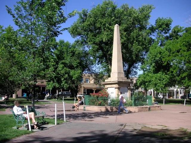 Santa Fe Plaza in 2006. Walking weekend costs itinerary: Santa Fe budget framework