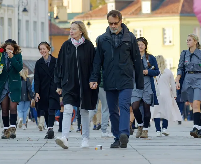 people, crowd, pavement, street, urban, city, walking, pedestrians, crowd, crowd, crowd, crowd, crowd, pedestrians